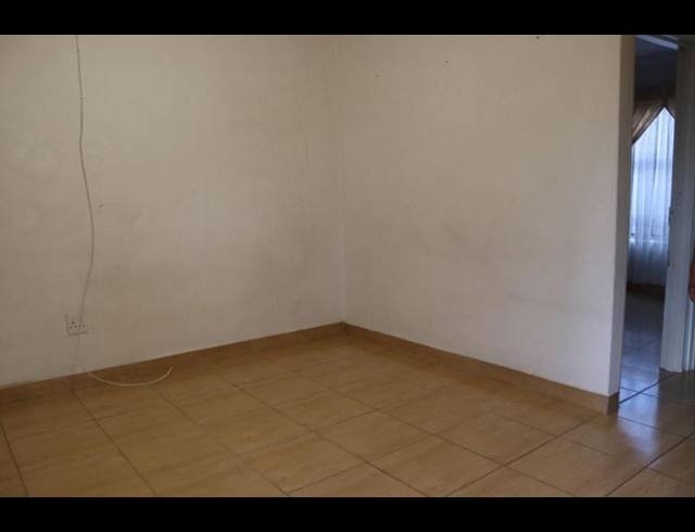 2 BEDROOM PROPERTY TO RENT IN FLEURHOF